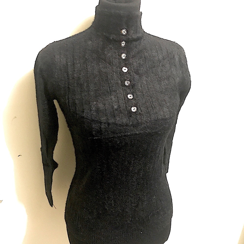 Turtle Neck Lightweight Sweater Top, Show Buttons